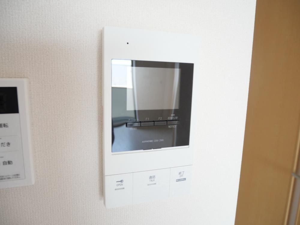 �y�Z�L�����e�B�z�@