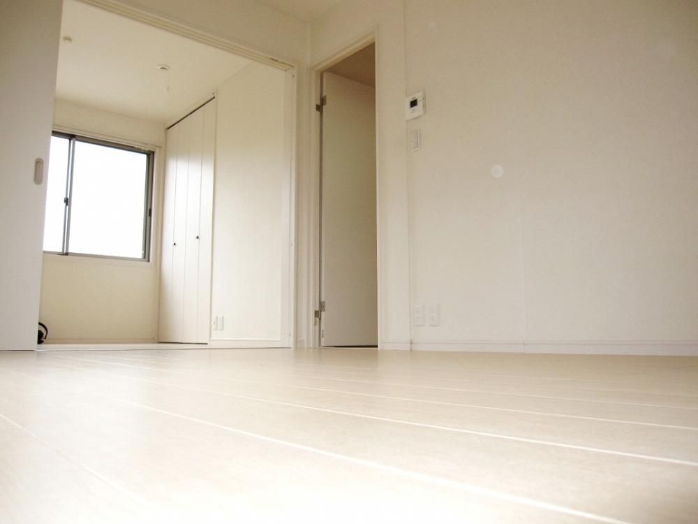 �y�Z�L�����e�B�z�@