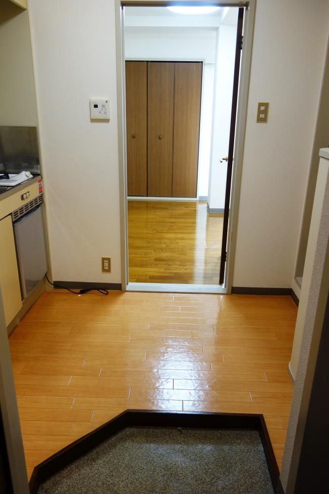 �y�Z�L�����e�B�z�@