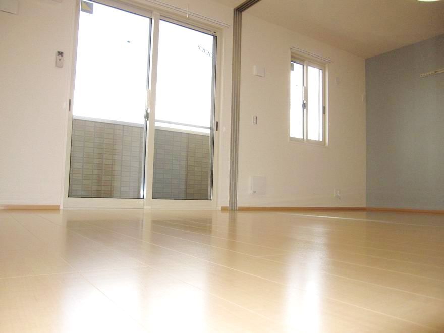 �y�Z�L�����e�B�z�@