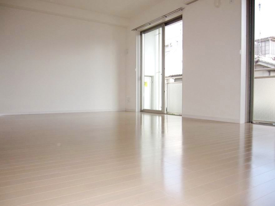 �y���]�z�@