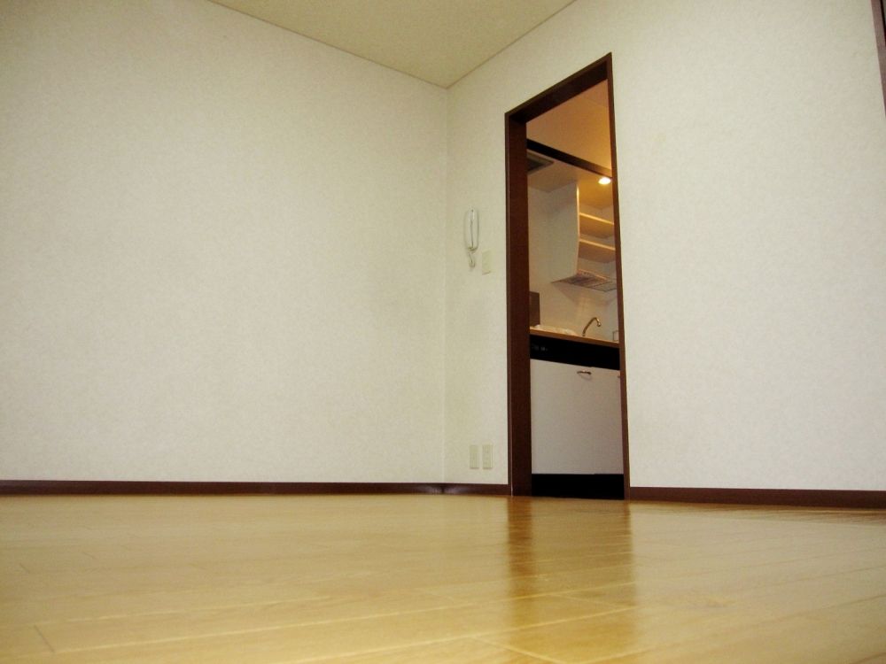 �y�Z�L�����e�B�z�@