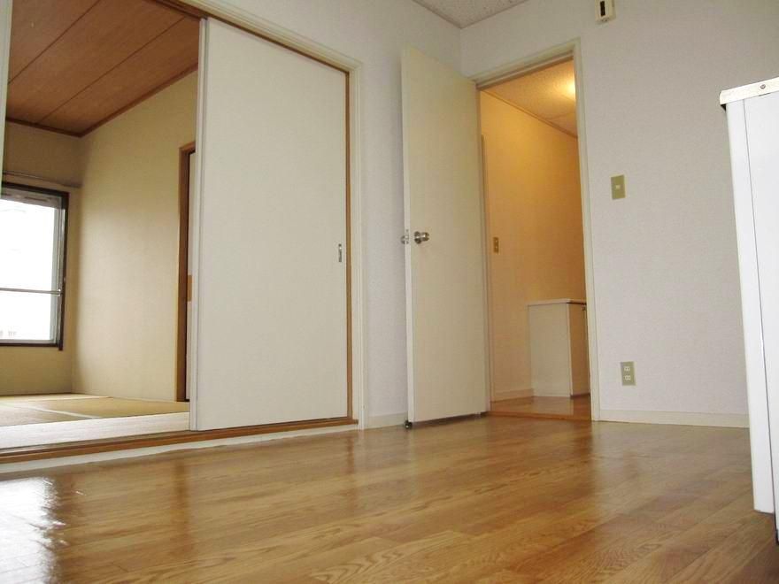 �y���ԁE���r���O�z�@