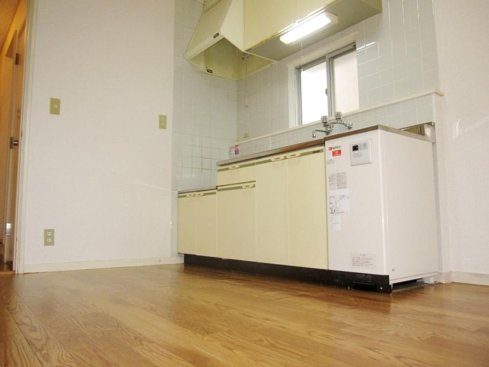 �y�Z�L�����e�B�z�@