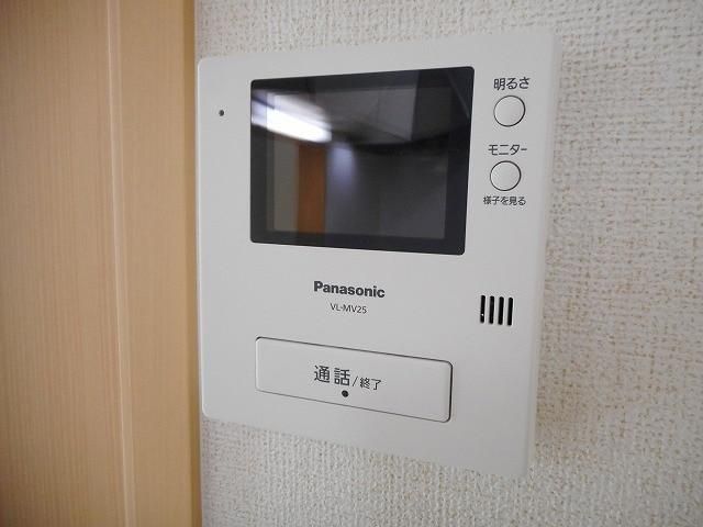 �y�Z�L�����e�B�z�@