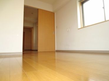 �y�Z�L�����e�B�z�@