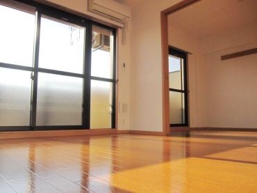 �y�Z�L�����e�B�z�@