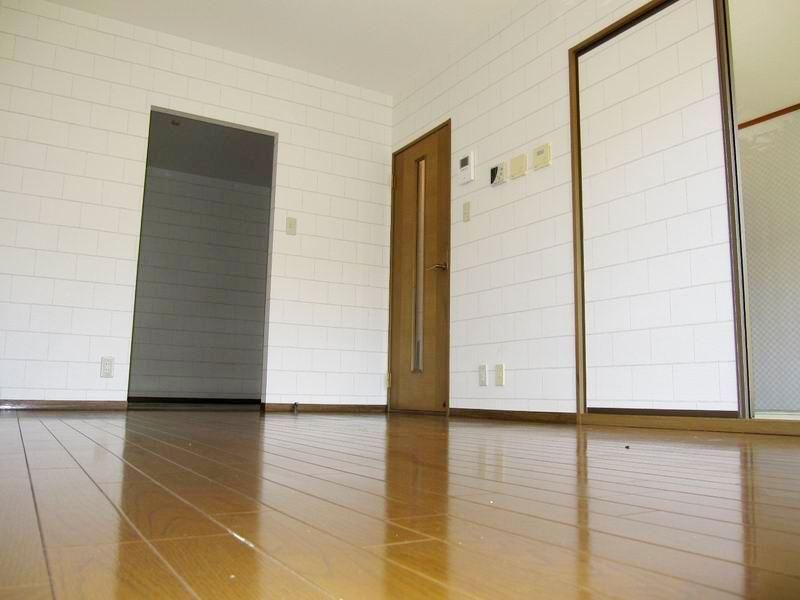 �y���ԁE���r���O�z�@