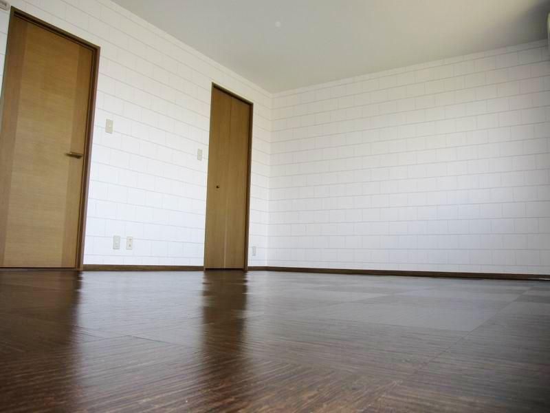 �y�Z�L�����e�B�z�@