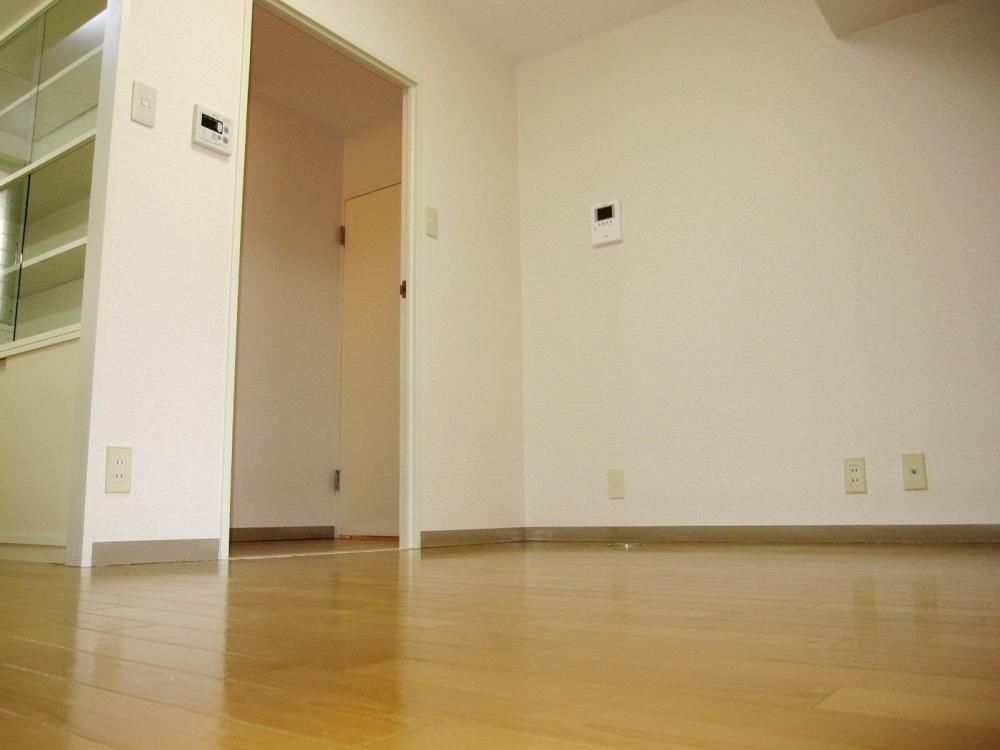 �y�Z�L�����e�B�z�@