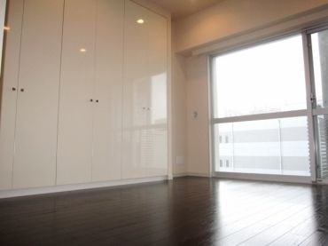 �y�Z�L�����e�B�z�@