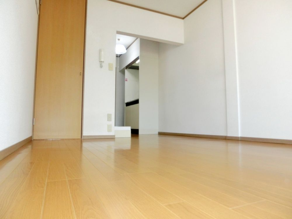 �y���]�z�@