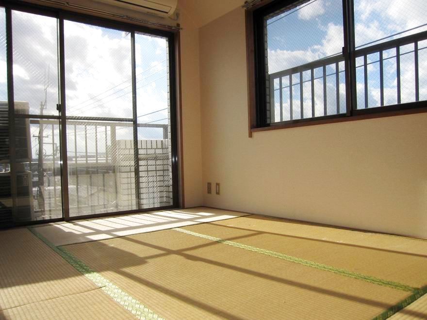 �y���]�z�@