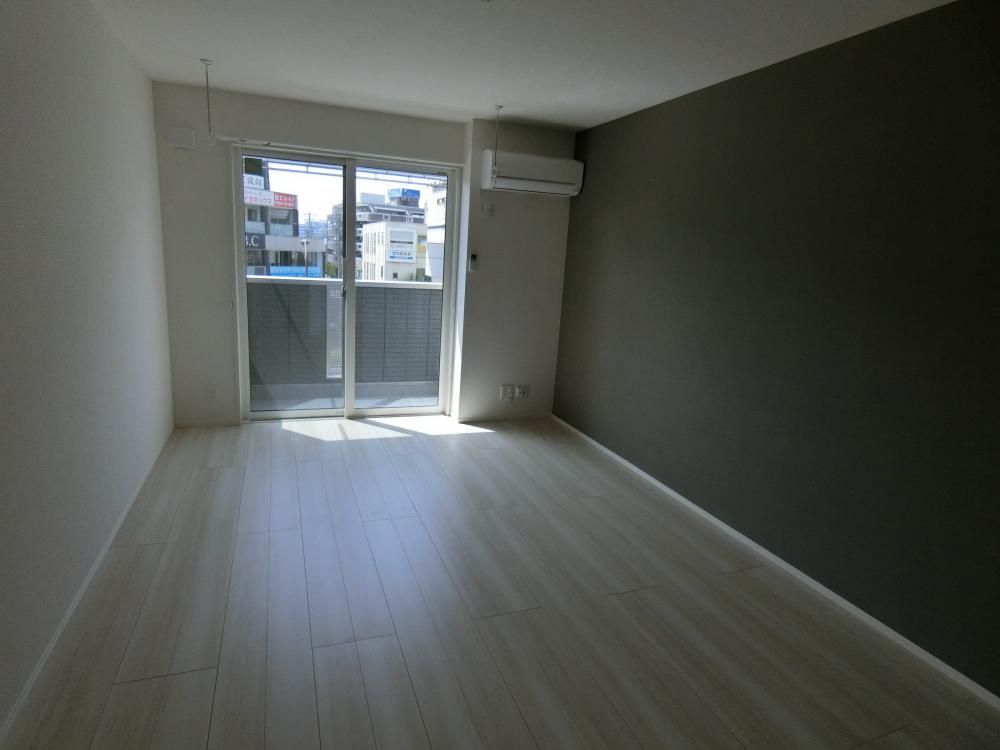 �y�Z�L�����e�B�z�@