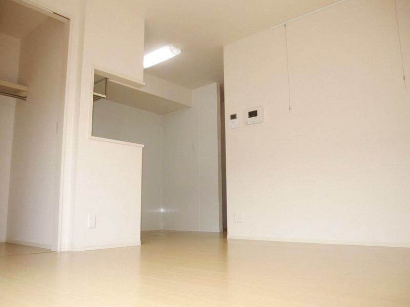 �y�Z�L�����e�B�z�@