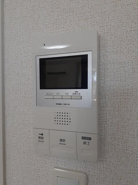 �y�Z�L�����e�B�z�@