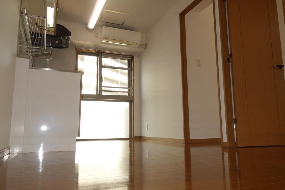 �y�����E���r���O�z�@