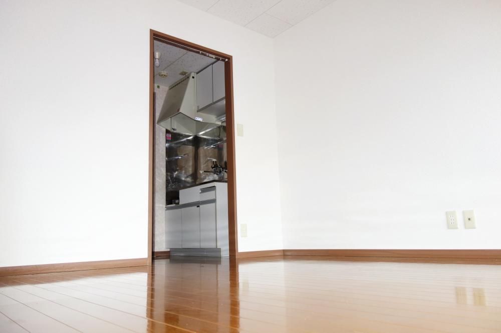 �y�Z�L�����e�B�z�@