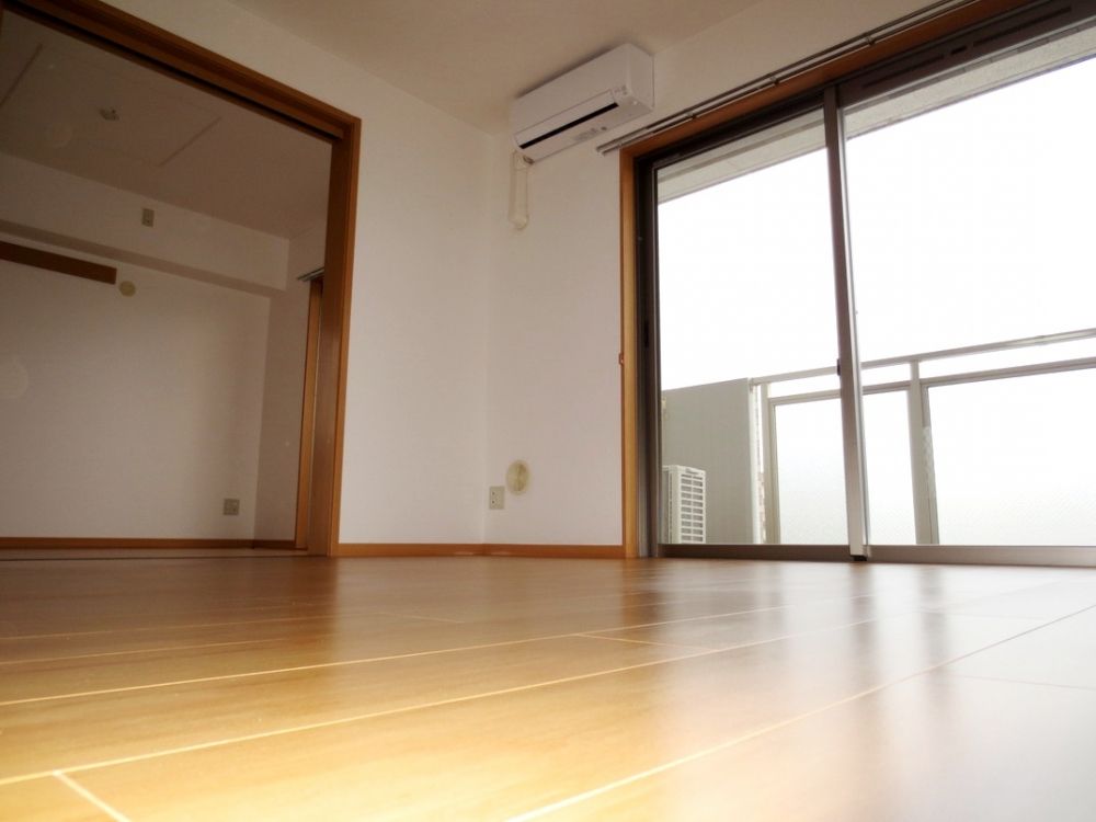 �y���]�z�@