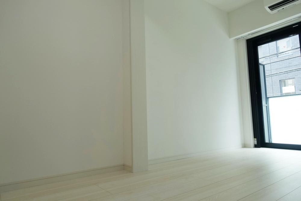 �y���]�z�@