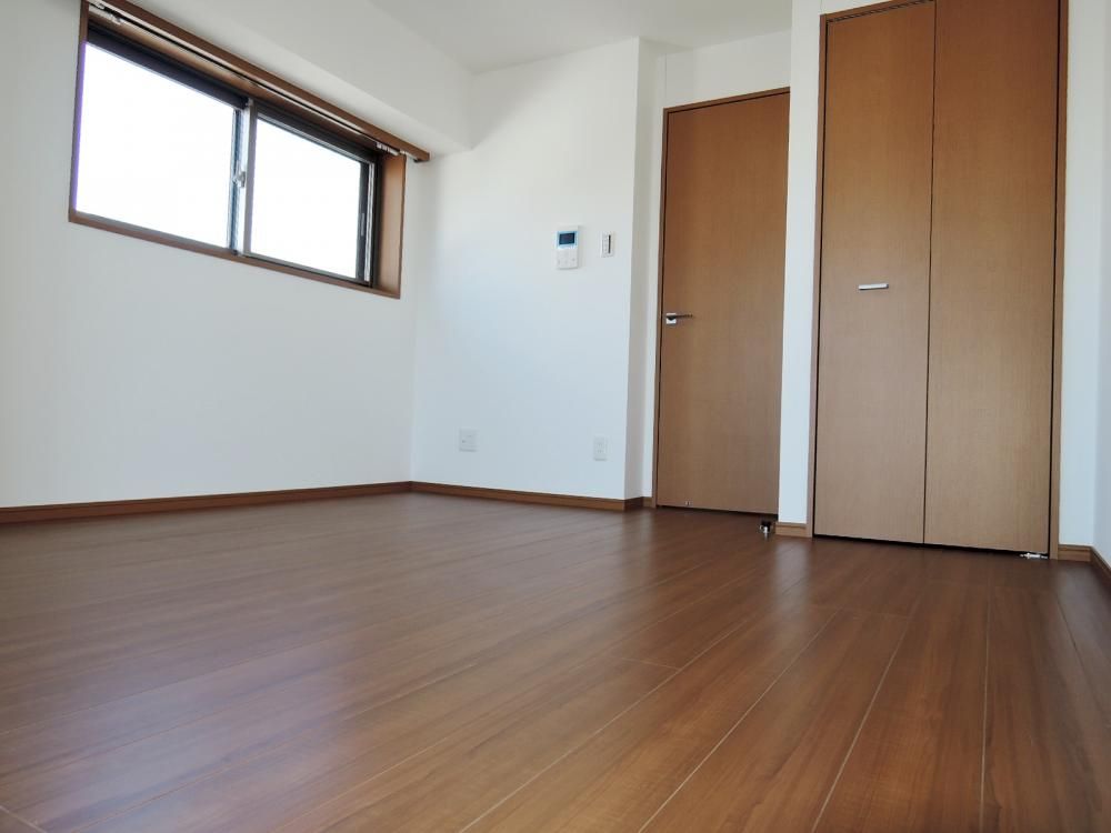 �y�Z�L�����e�B�z�@