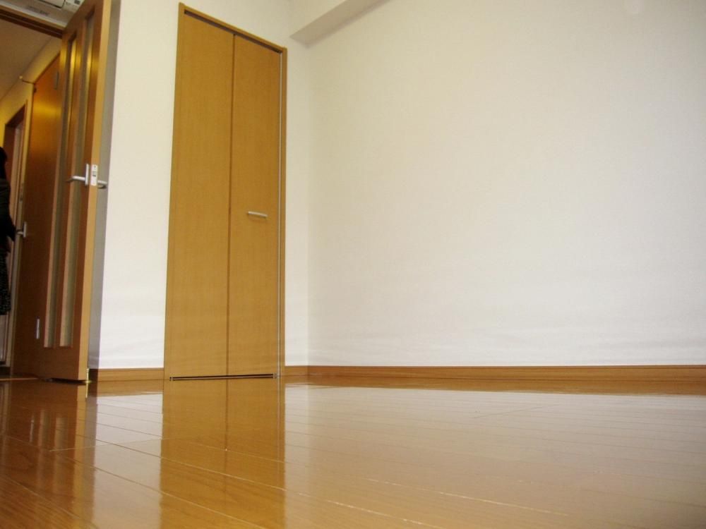 �y�Z�L�����e�B�z�@