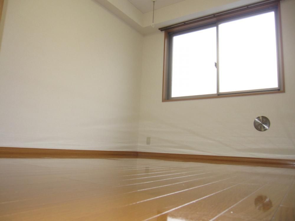 �y�����E���r���O�z�@