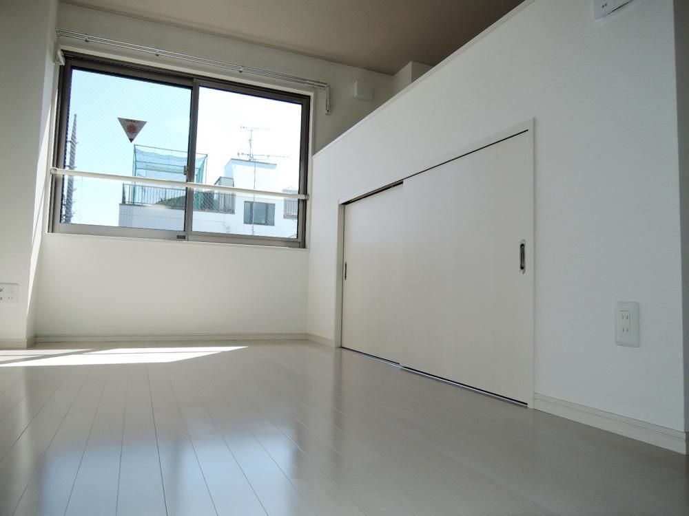 �y���]�z�@