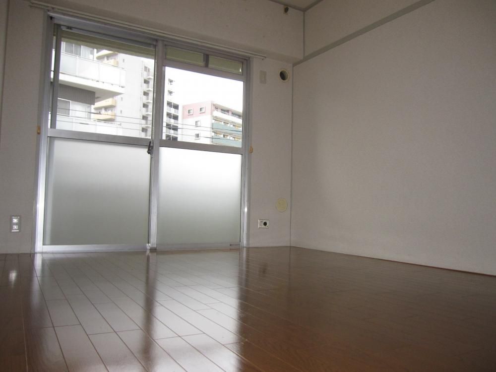 �y�Z�L�����e�B�z�@