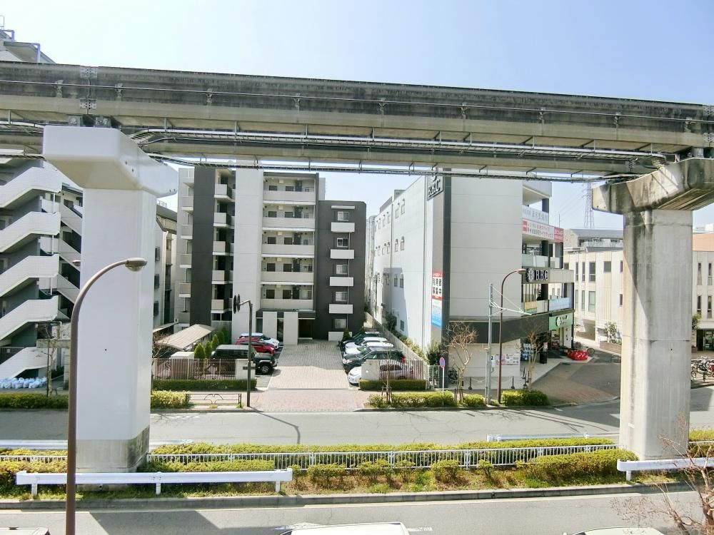 �y���]�z�@