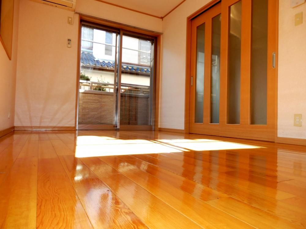 �y�Z�L�����e�B�z�@