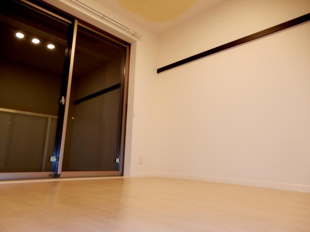 �y�Z�L�����e�B�z�@