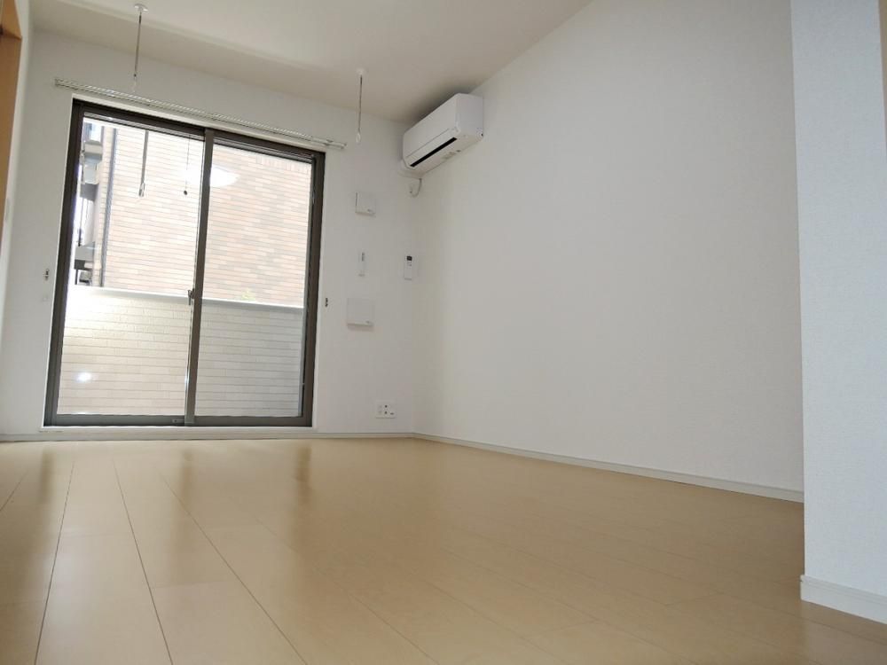 �y�Z�L�����e�B�z�@