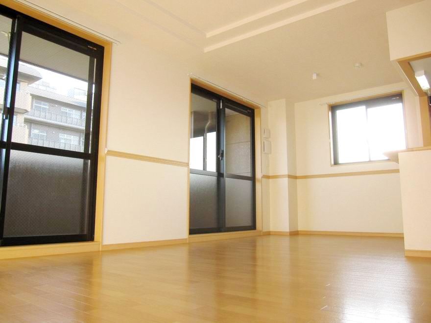 �y���]�z�@