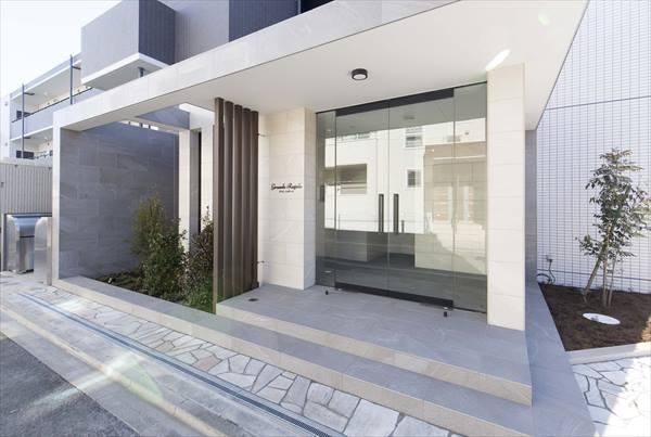 �y�G���g�����X�z�@