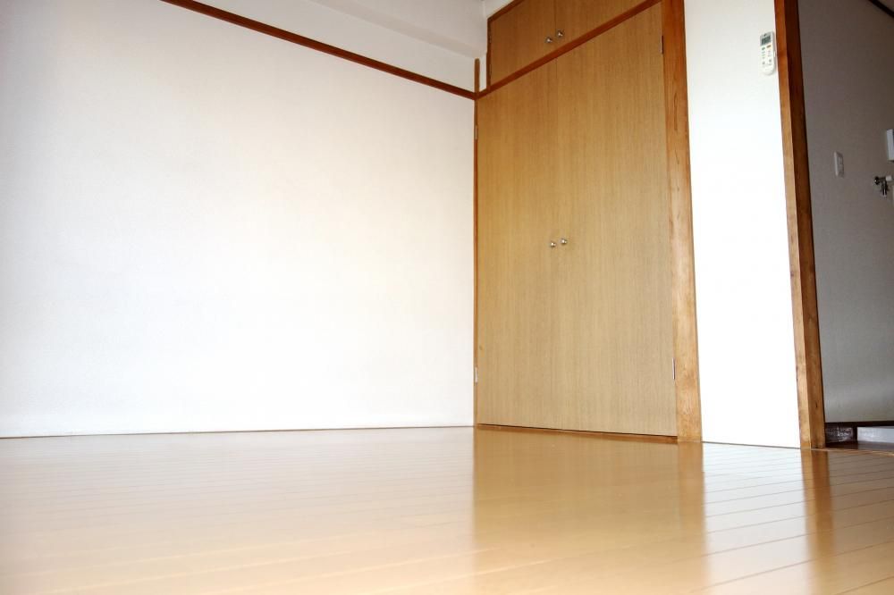 �y�Z�L�����e�B�z�@