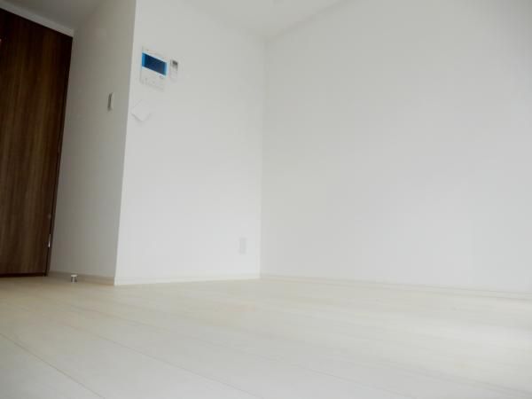 �y�Z�L�����e�B�z�@