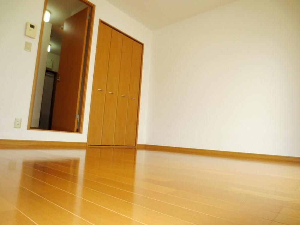 �y�Z�L�����e�B�z�@