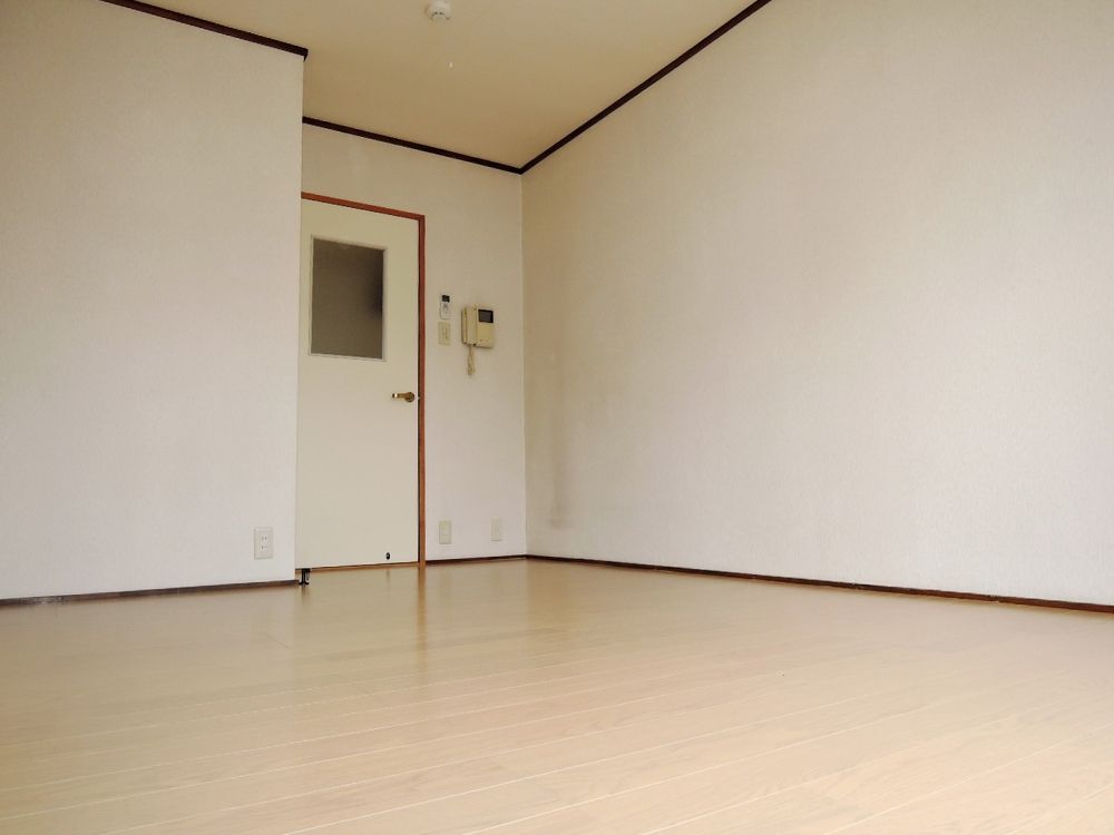 �y�Z�L�����e�B�z�@