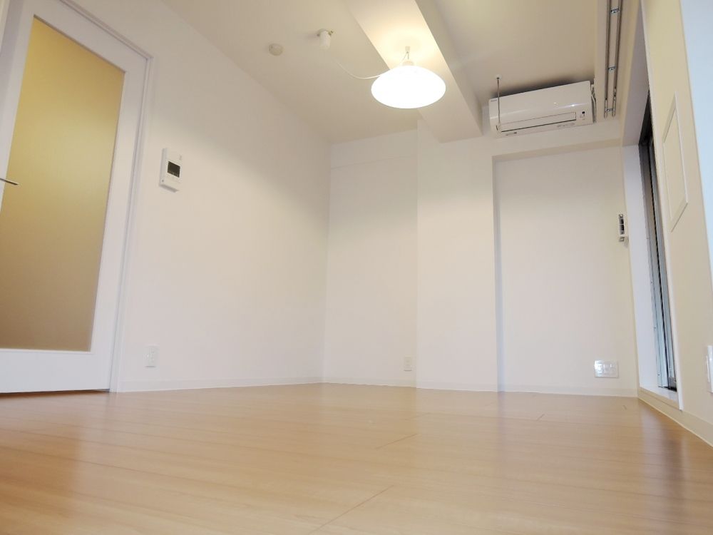 �y�Z�L�����e�B�z�@