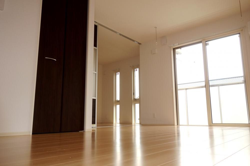 �y�Z�L�����e�B�z�@