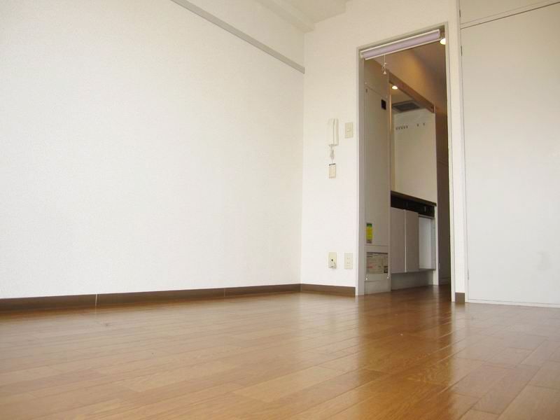 �y�Z�L�����e�B�z�@