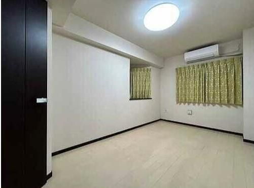 �y�Z�L�����e�B�z�@