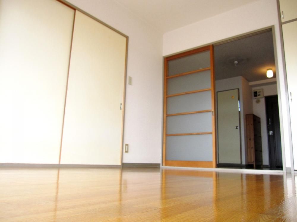 �y�Z�L�����e�B�z�@