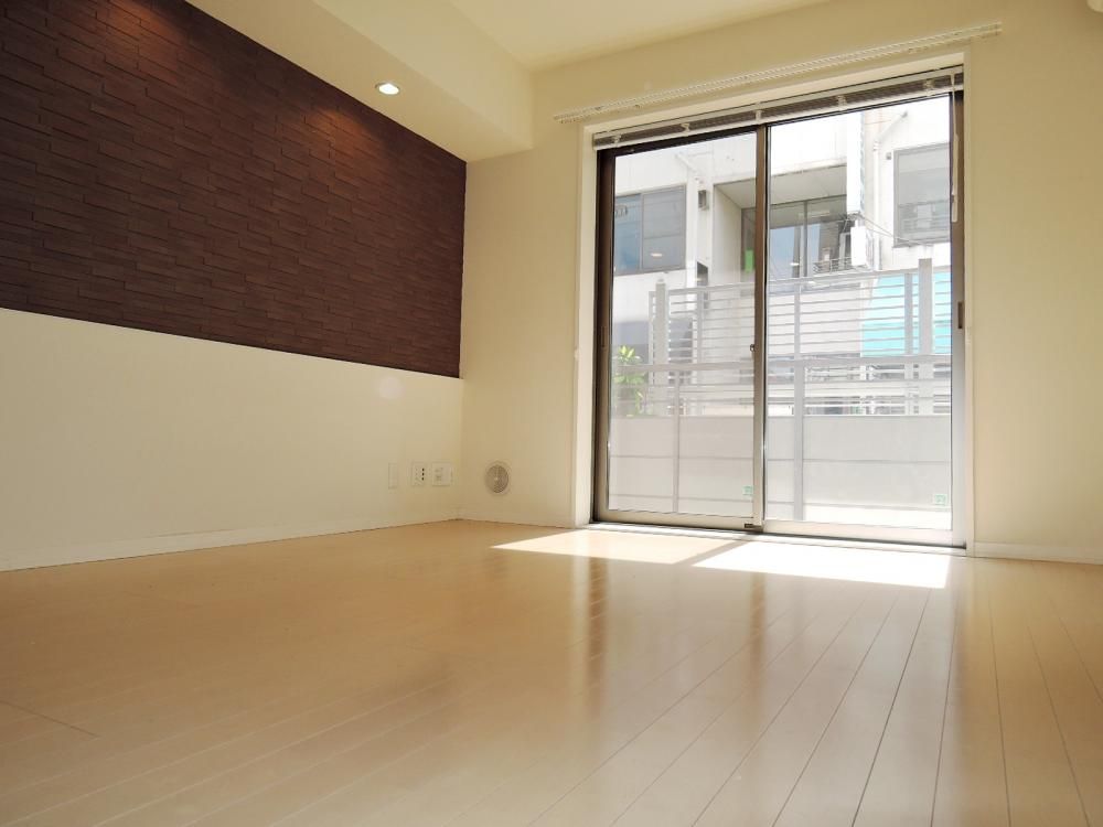 �y�Z�L�����e�B�z�@