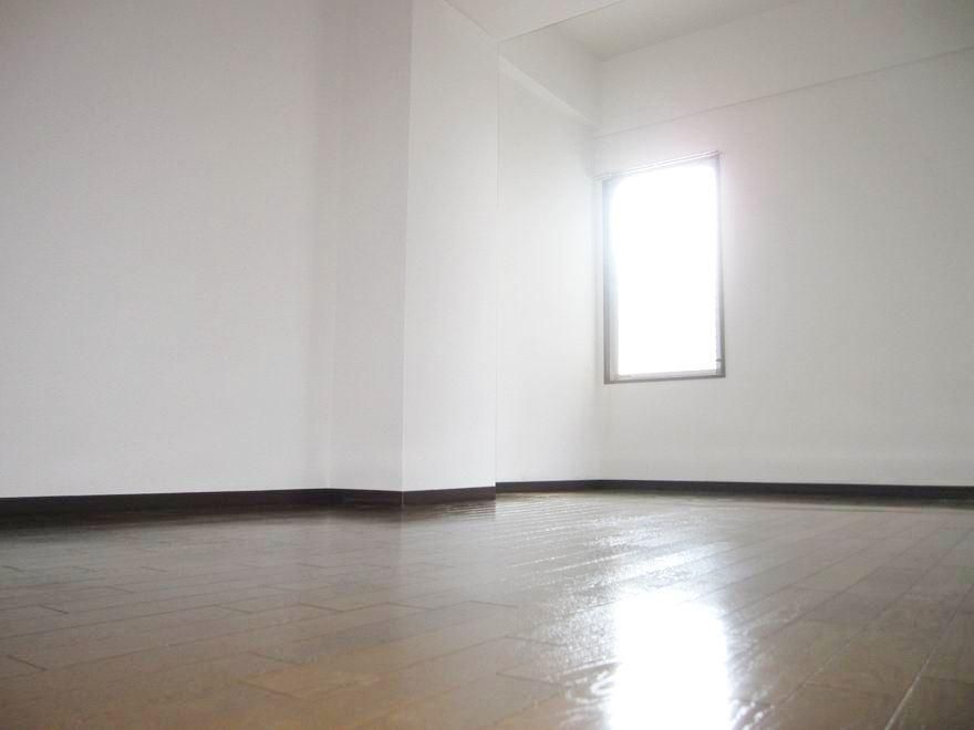 �y�Z�L�����e�B�z�@