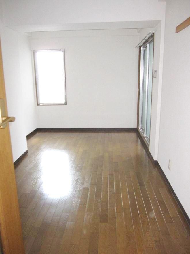 �y���]�z�@