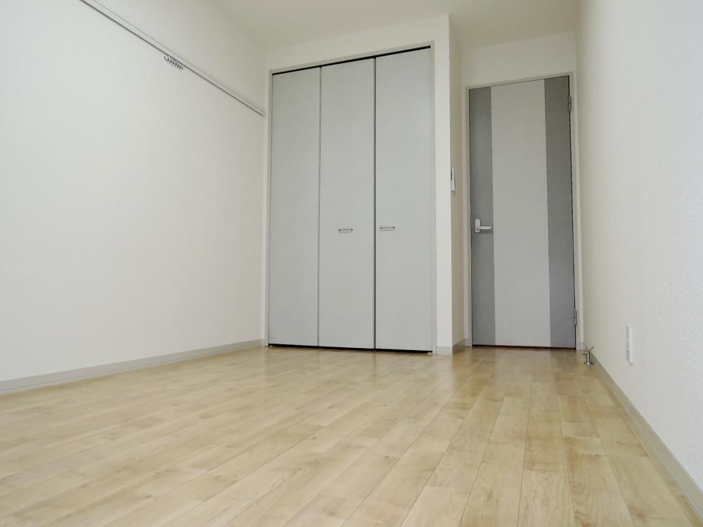 �y�Z�L�����e�B�z�@