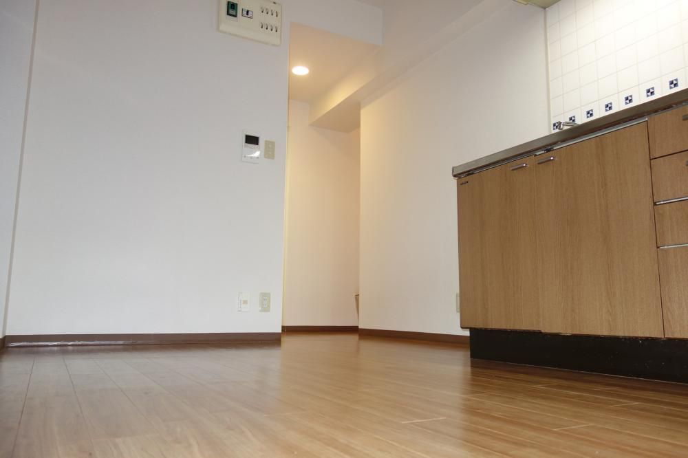 �y�Z�L�����e�B�z�@