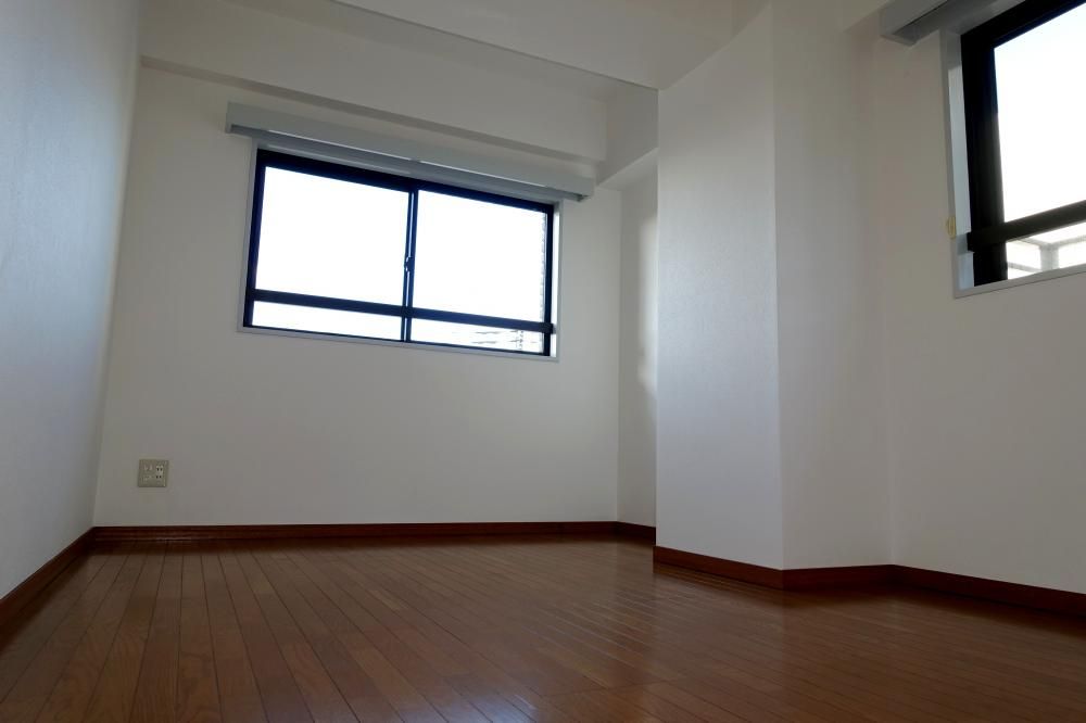 �y�Z�L�����e�B�z�@